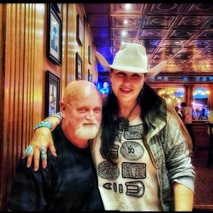 Meet your Posher, Leslie